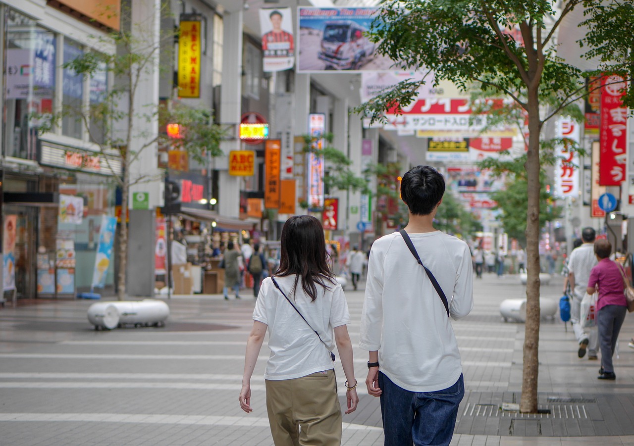 女子遭遇暴力，拒绝镇干部前男友的性要求后被殴打